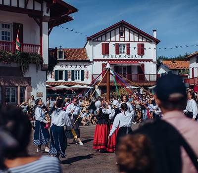 Danses Basques sur la Place