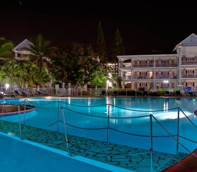 Piscine en nocturne
