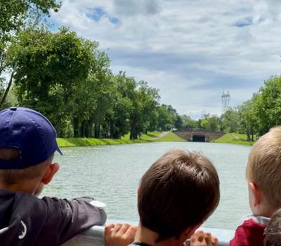 Les écoliers découvrent l'Histoire et l'environnement du Canal des Deux Mers à bord de l'Olympe