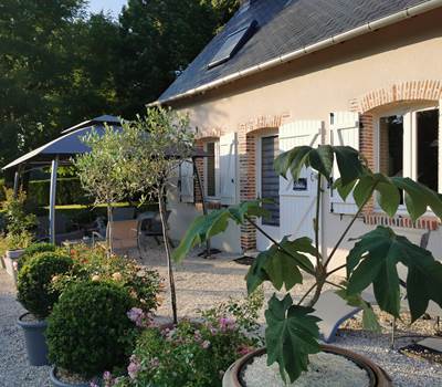 suite-de-l-atelier-coin-salon-exterieur-la-verrerie-d-ivoy