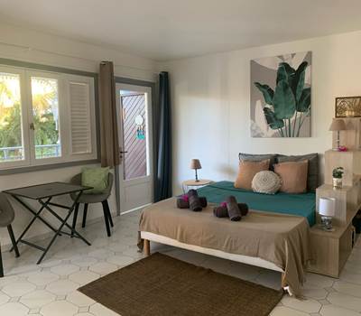 Chambre avec cuisine attenante