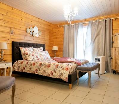 Lit adapté pmr en 160x200, terrasse privative donnant sur la piscine