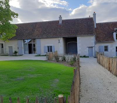 Jardin du Cygne et vue sur le porche d'entrée