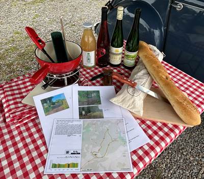 photo table complete avec carte et détail