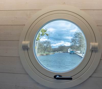 Gîte flottant amarré 250m amont de l'écluse du Banet