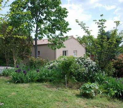 gîte Cerisiers ombre bleue du figuier gîtes et chambres d'hôtes avec piscine ardèche
