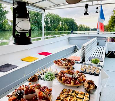Cocktail et amuse-bouches, ambiance musicale