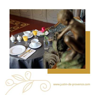 Petit-déjeuner - Maison d'hôtes à Orange-page