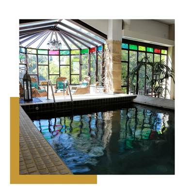 Piscine intérieure - Maison d'hôtes à Orange-page