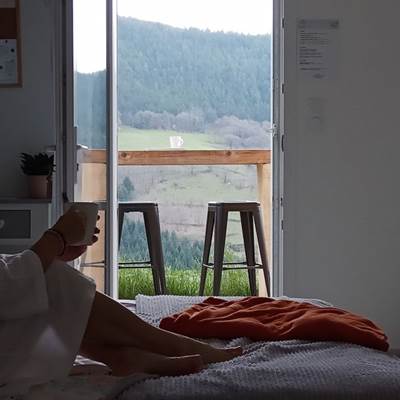 Vos dîner et petit déjeuner privatif servis dans la douceur de votre chambre d'hôtes-page
