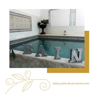 Piscine intérieure chauffée - Maison d'hôtes et bien-être-page