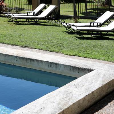 Piscine extérieure à Orange-page
