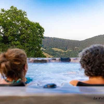 Jacuzzi extérieur privatif à la chambre d'hôtes Orzals-news