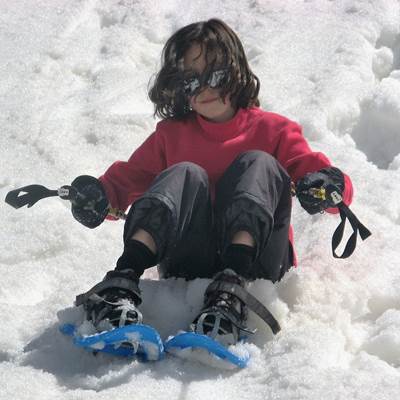 Glissade dans les tobogans de neige naturelle