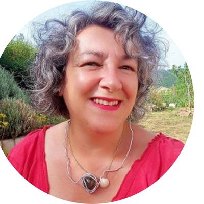 Valérie Votre hôte à La Villa Des Raspes-page