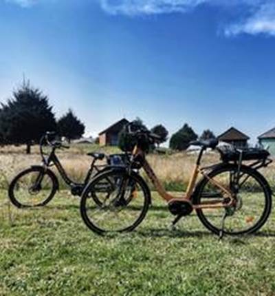nos deux vélos électriques Néomouv