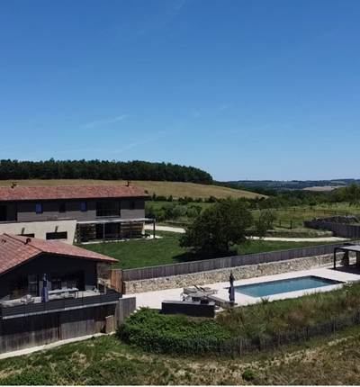 Hitton-séjours-nature-gîte-piscine