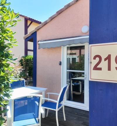 terrasse privative et salon de jardin
