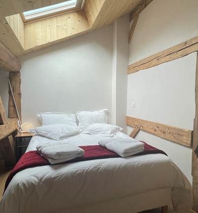 Chambre intime Raiponce - 1 lit 140x190 - Velux avec store électrique occultant