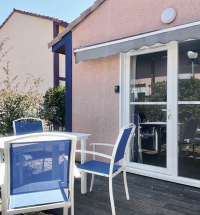 terrasse privative et salon de jardin