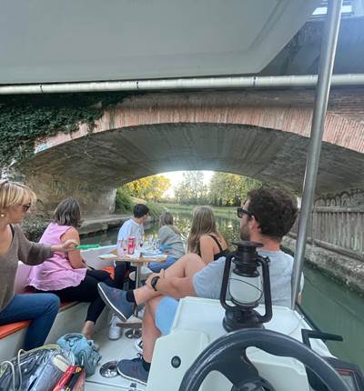Franchissement d'un pont à banquettes sur le Canal Latéral à la Garonne