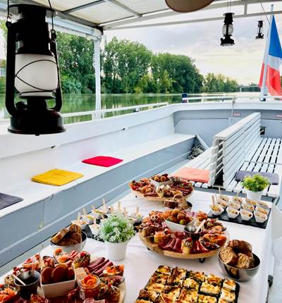Cocktail et amuse-bouches, ambiance musicale