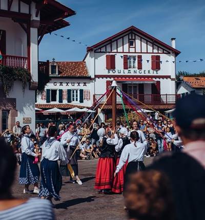 Danses Basques sur la Place