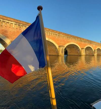 le+pont+canal+du+cacor+enjambe+le+tarn+de+ses+15+arches+à+moissac