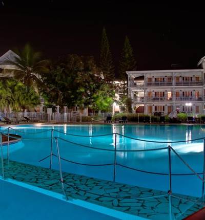 Piscine en nocturne