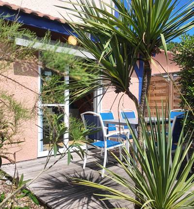 terrasse privative et salon de jardin