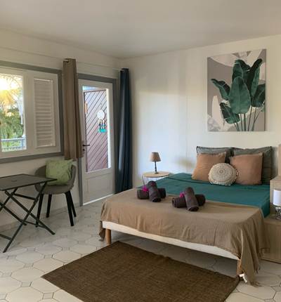 Chambre avec cuisine attenante