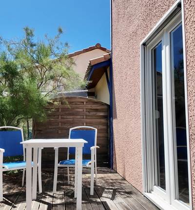 terrasse privative et salon de jardin