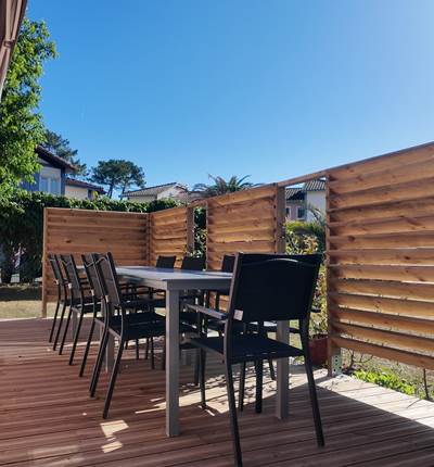 Terrasse privative et salon de jardin