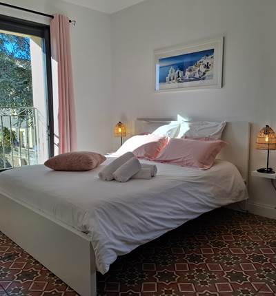 Chambre Pastelle des Gîtes de Monte Blanco près de Pézenas – lit double et décoration douce