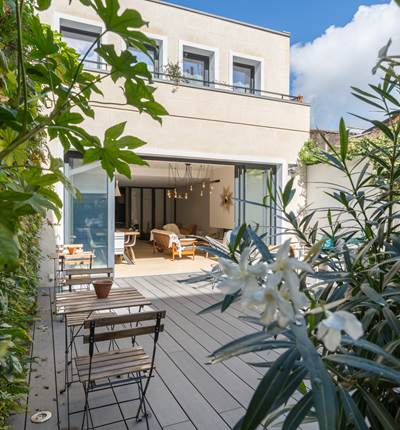 La maison, vue de la terrasse.