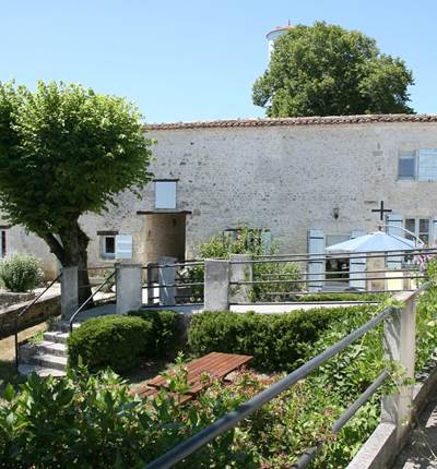 Alambique  façade et jardin