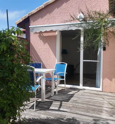 terrasse privative et salon de jardin