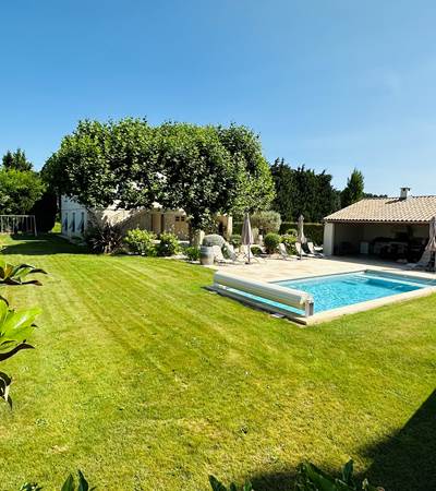 Vue du jardin, Proche saint Remy de Provence, Avignon, Alpilles