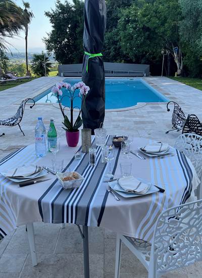 table dhote