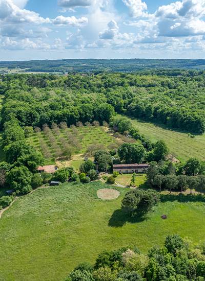 Domaine INYAQAB Cause de Clérans gîte et cabanes perchées crédit photo logadrone