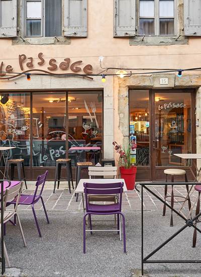 Le Pas Sage restaurant-bar à gauche