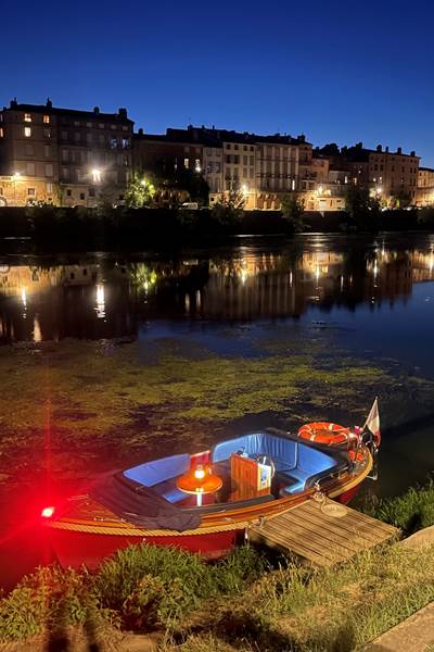 "Daphné" à son ponton du Quai des Mouettes