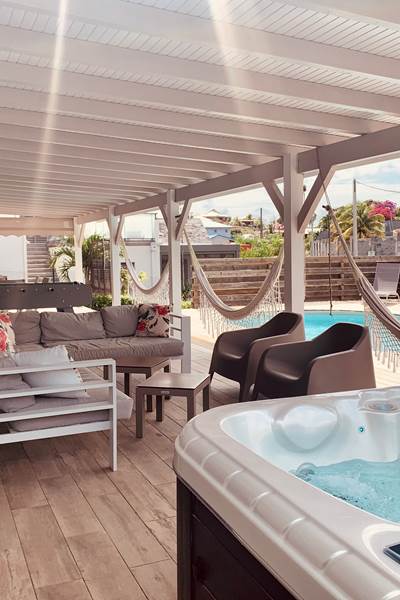 Jacuzzi, salon extérieur et Baby-foot