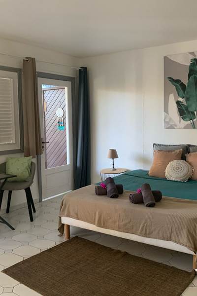 Chambre avec cuisine attenante