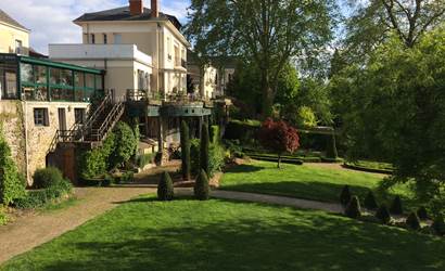 Location saisonnière-Maine et Loire-grande maison-villa-grand jardin