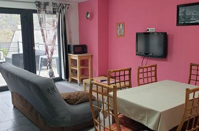 APPARTEMENT 1ER ÉTAGE AVEC TERRASSE 4+2 PERS