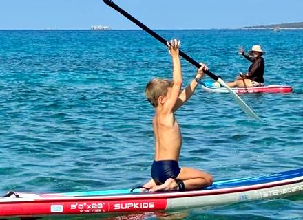 Apprendre à changer la pagaie de côté en paddle à Abbartello en Corse