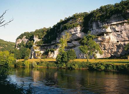 canoë et site troglodyte de la Roque Saint Christophe