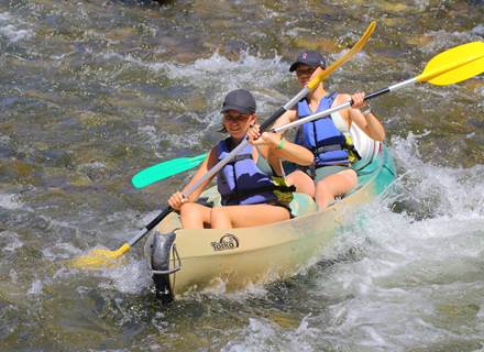 canoe-kayak-ardeche-descente-famille-vallon-pont-arc-alain-bateaux