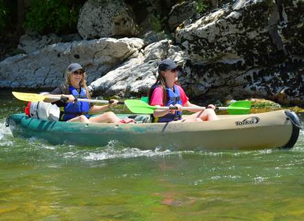 canoe-kayak-ardeche-descente-vallon-pont-arc-alain-bateaux